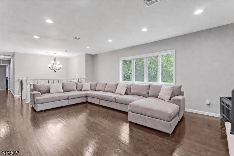 23 Douglas Dr, Montville Twp., NJ 07082