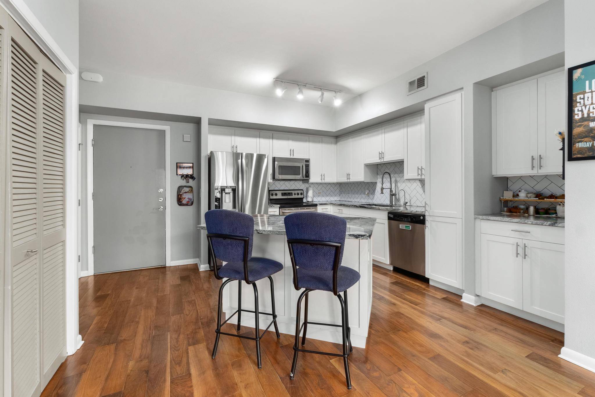 54 Rainey ST #609, Austin, TX 78701
