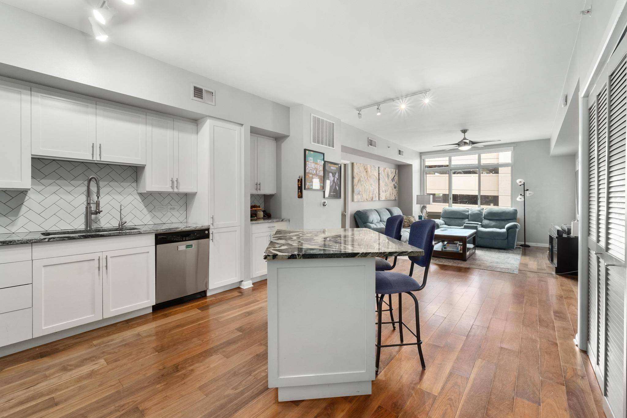 54 Rainey ST #609, Austin, TX 78701