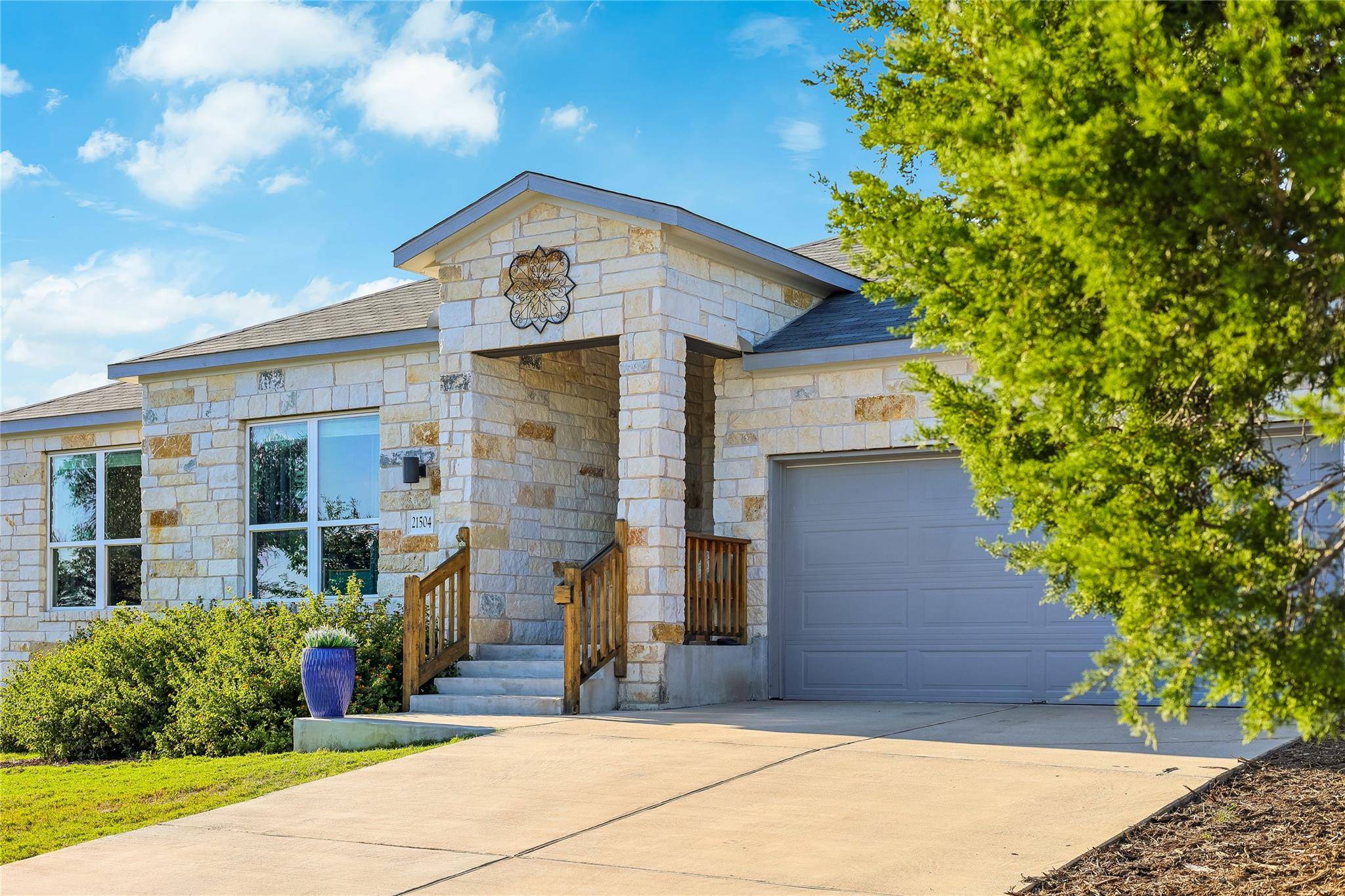 21504 Santa Domingo LN, Lago Vista, TX 78645