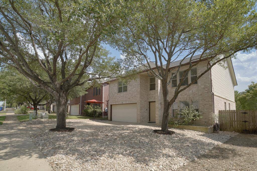 1900 Carriage Club DR, Cedar Park, TX 78613