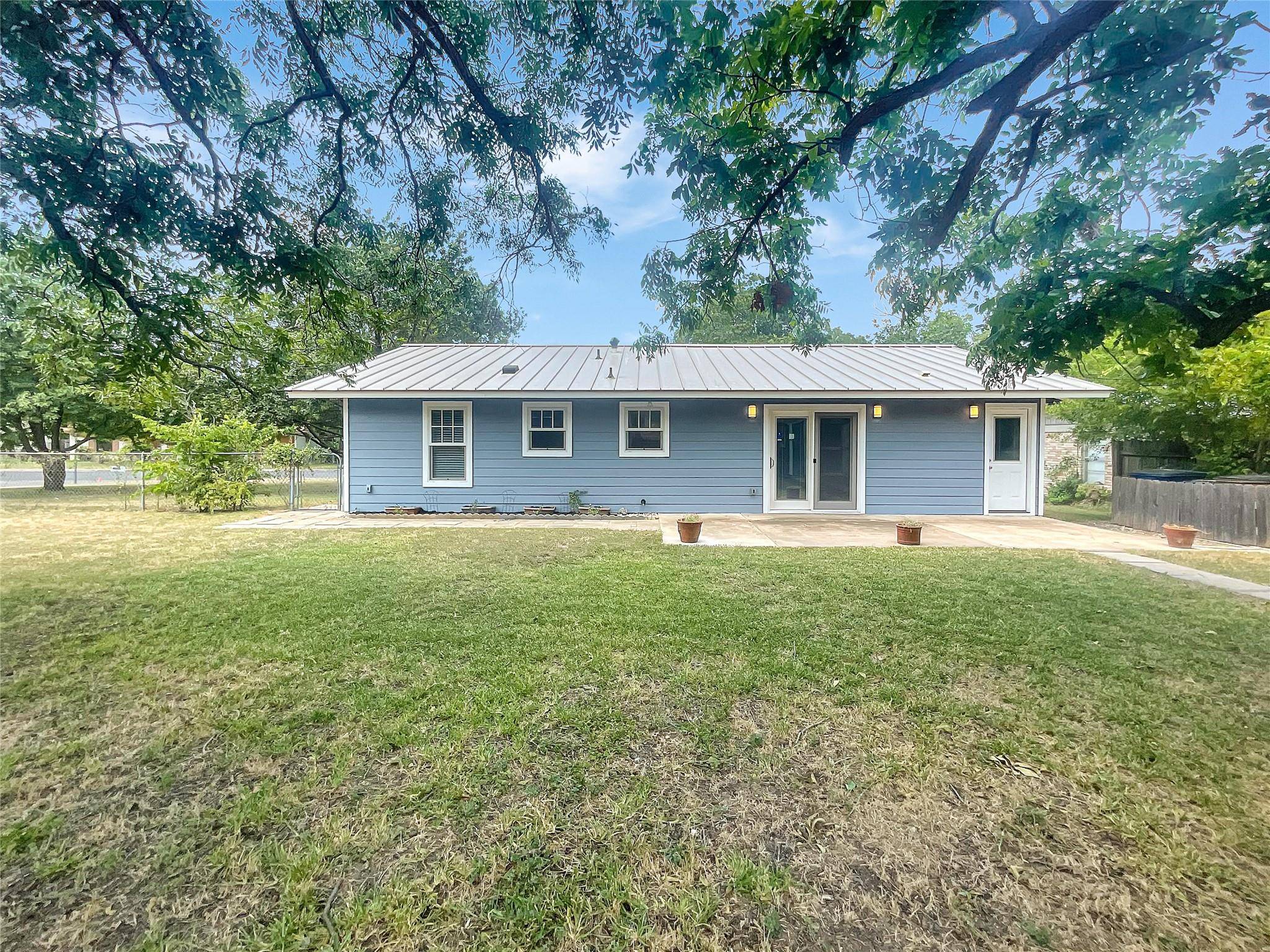 8801 Parkfield DR, Austin, TX 78758