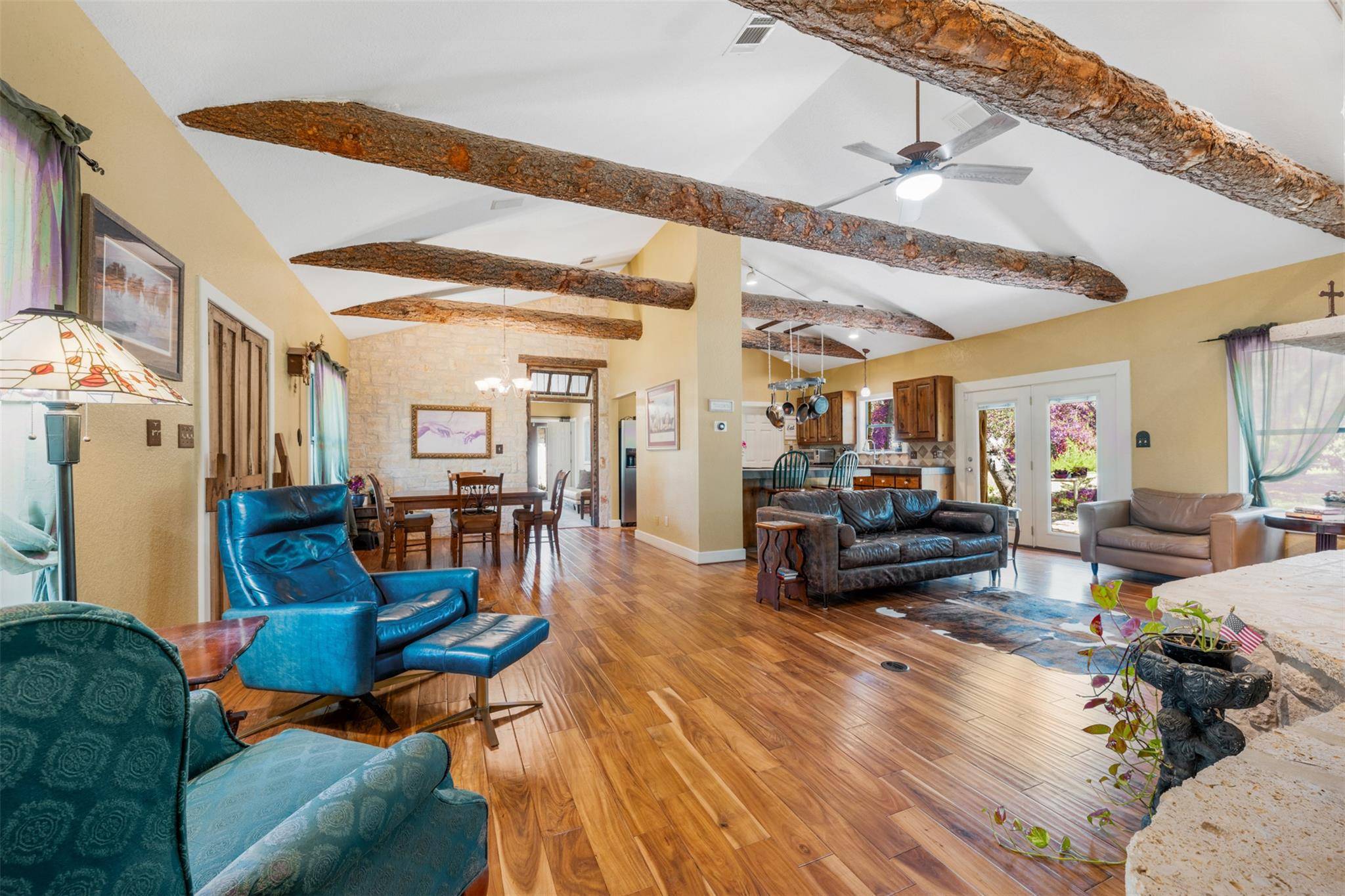 220 Meadowview DR, Wimberley, TX 78676
