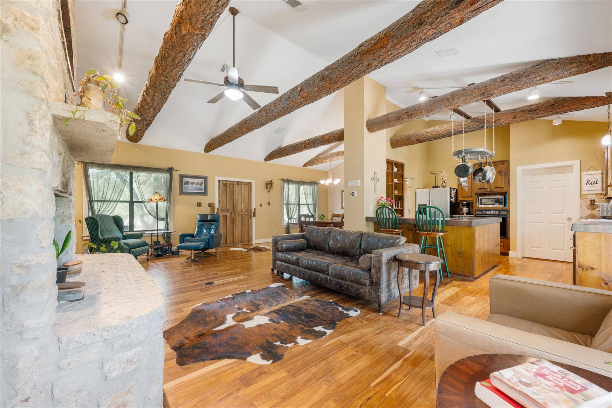 220 Meadowview DR, Wimberley, TX 78676