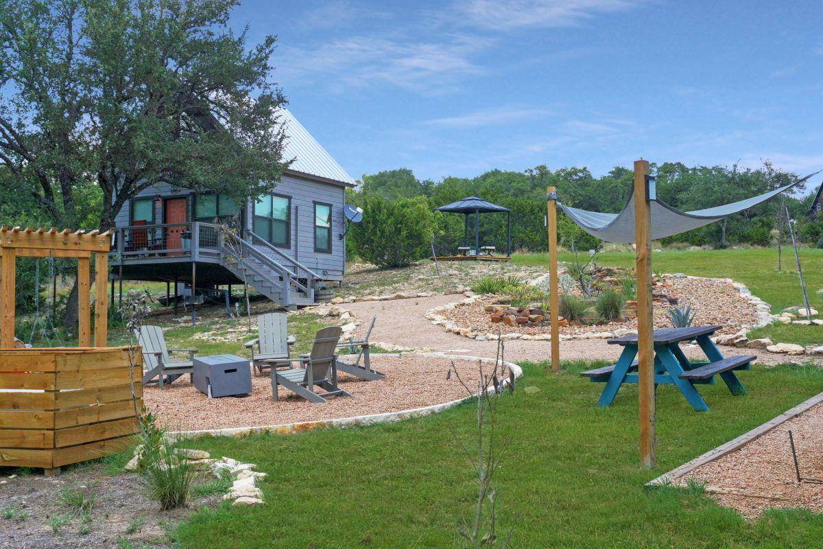 931 Sycamore Creek DR, Dripping Springs, TX 78620