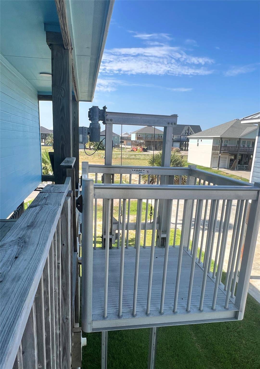 105 Pelican ST, Port O'connor, TX 77982