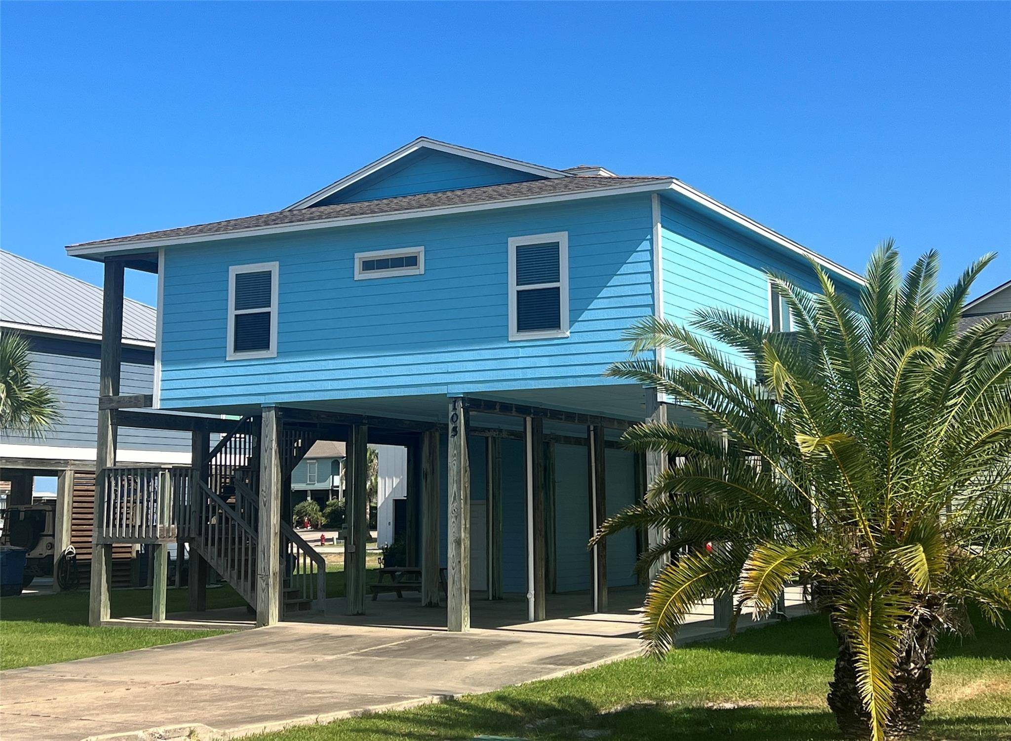 105 Pelican ST, Port O'connor, TX 77982