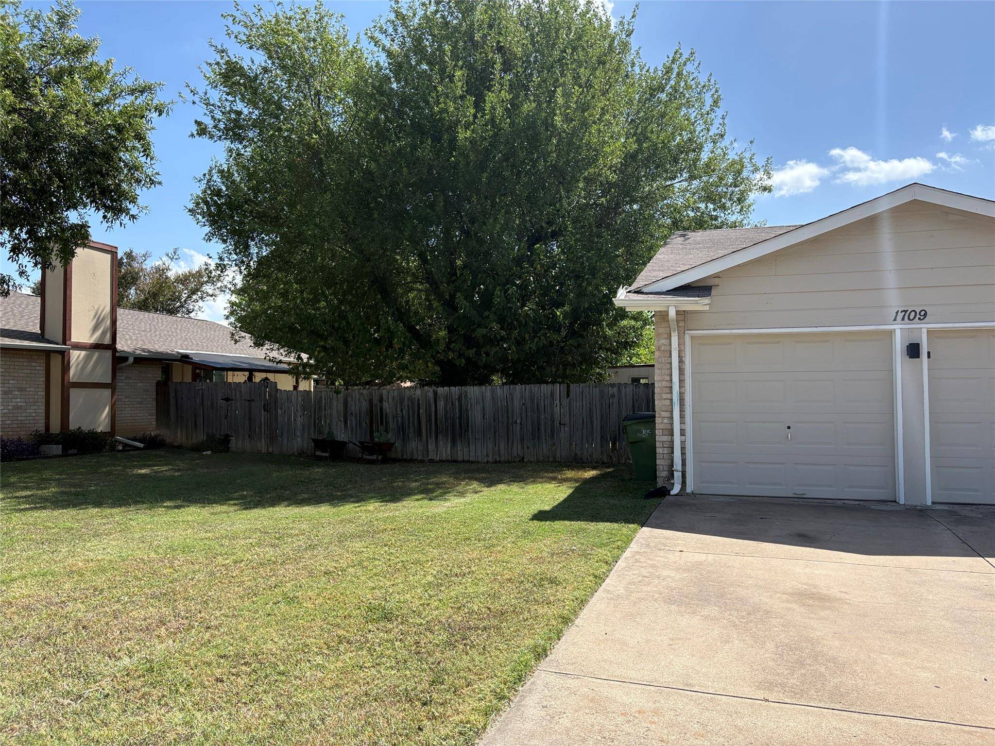 1709 W Mesa Park DR, Round Rock, TX 78664