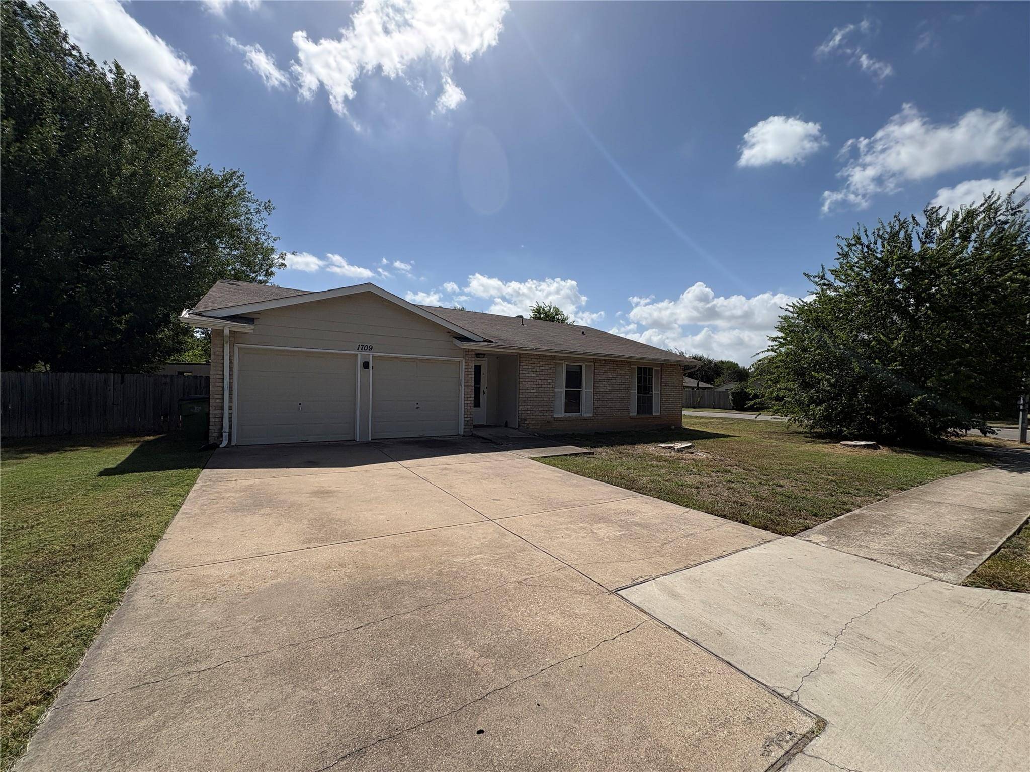 1709 W Mesa Park DR, Round Rock, TX 78664