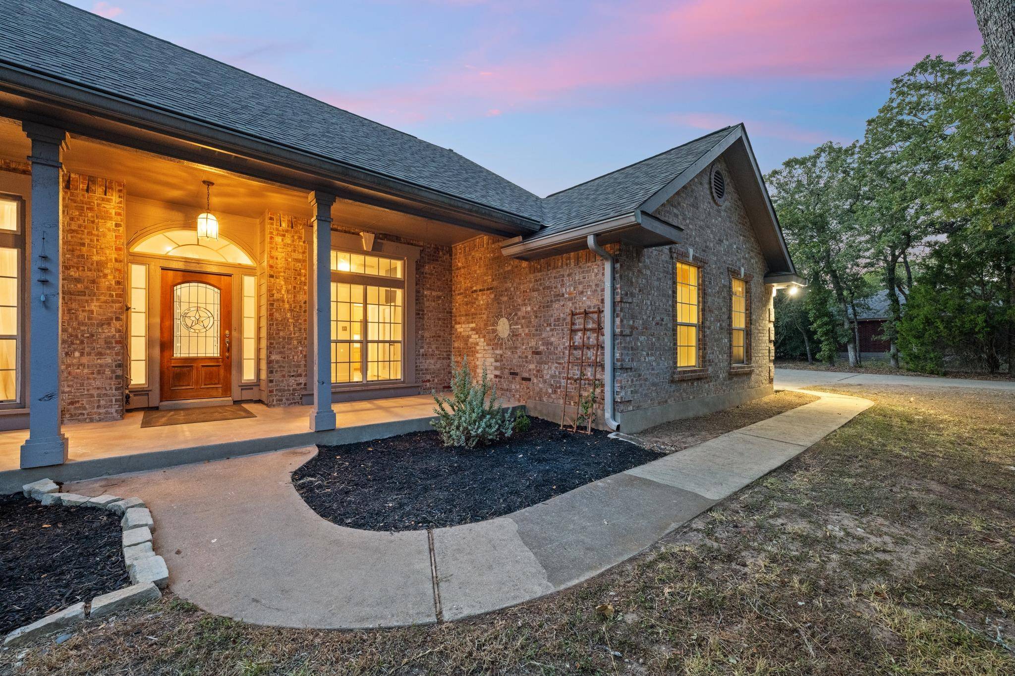 182 Elm Wood DR, Elgin, TX 78621