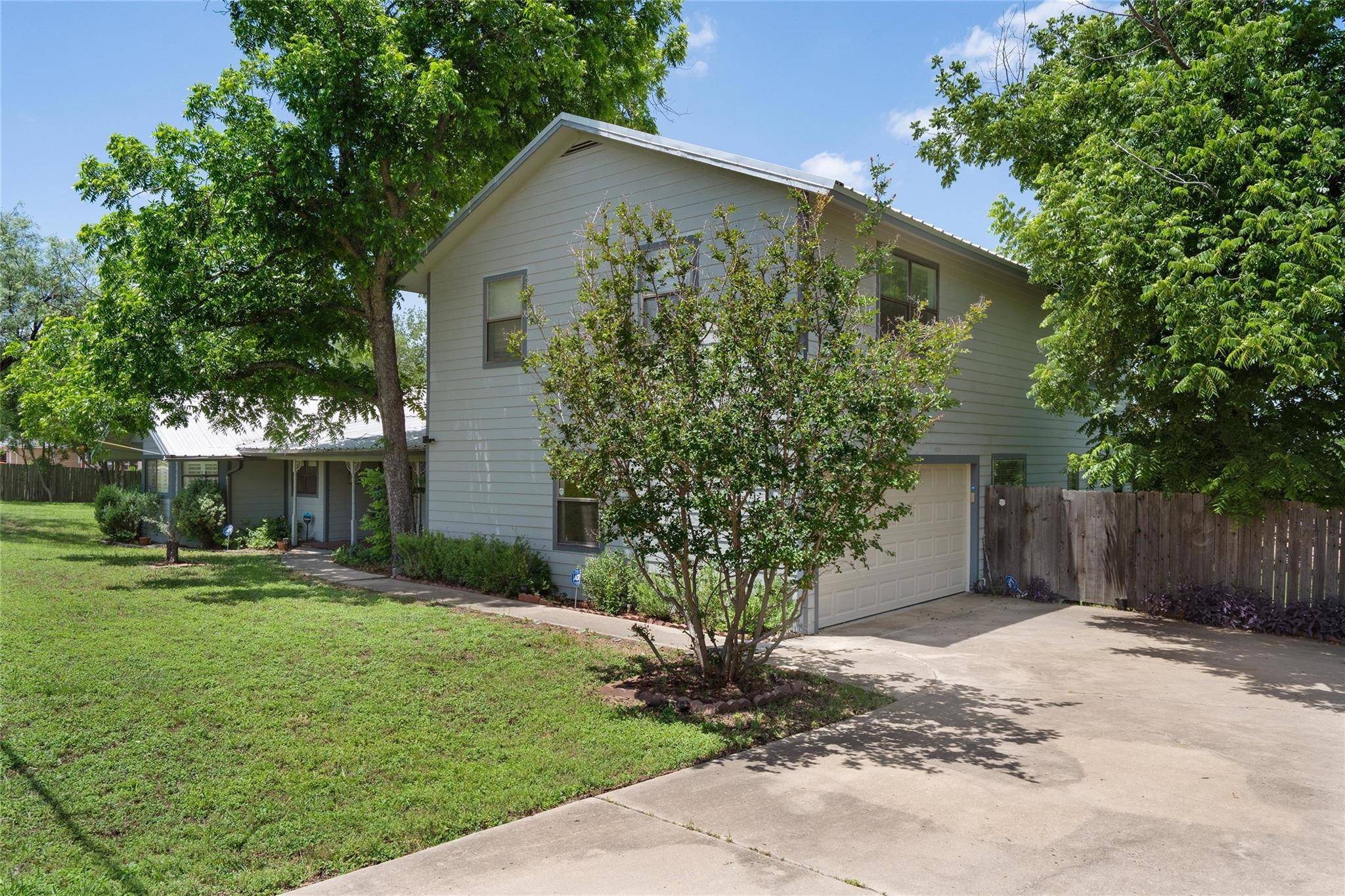 6448 River Oaks DR, Kingsland, TX 78639
