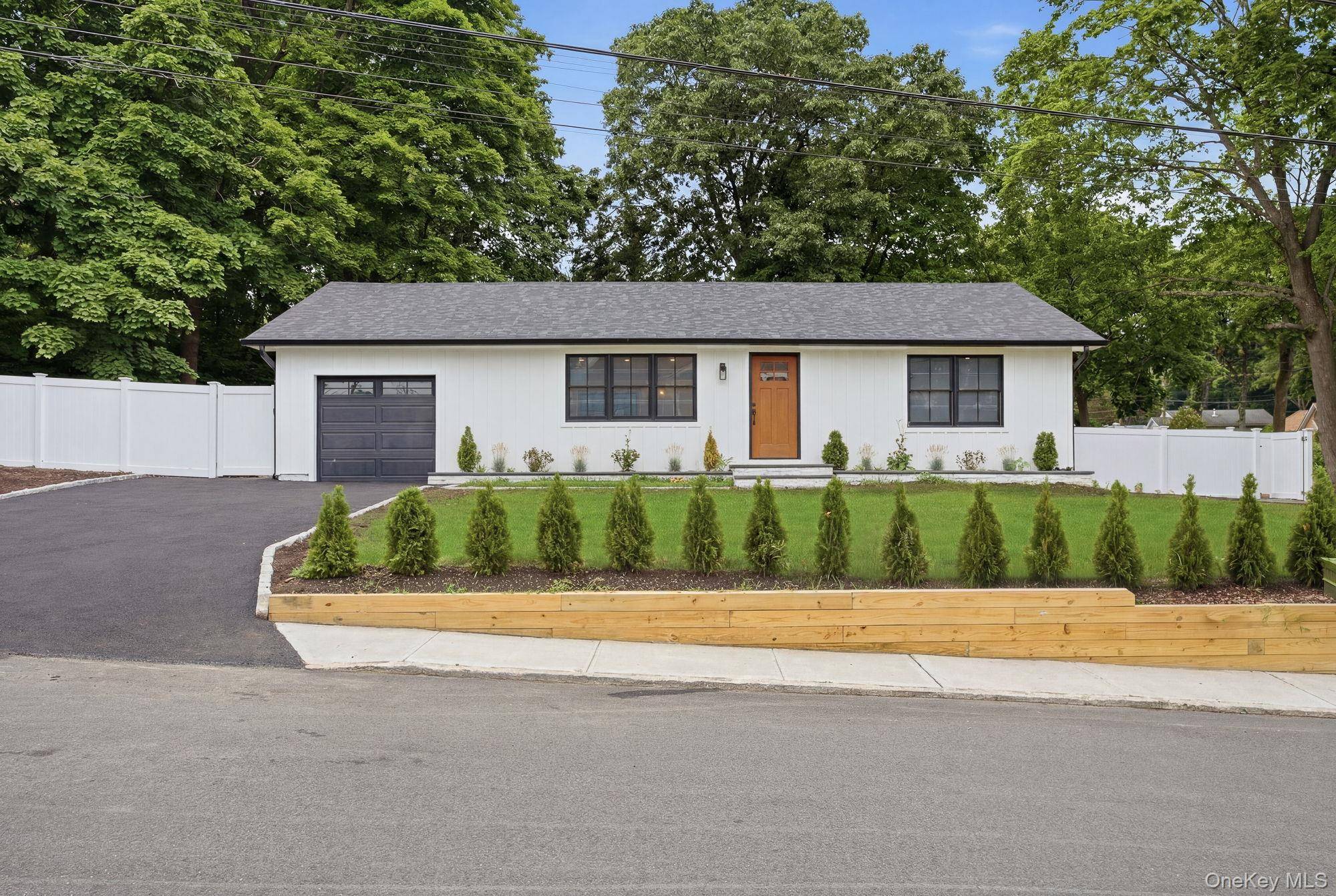 85 Kenneth AVE, Huntington, NY 11743