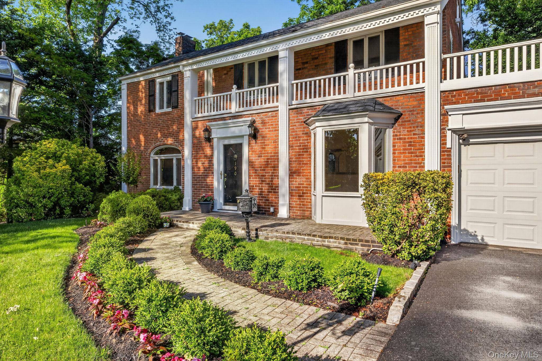 190 Sussex DR, Manhasset, NY 11030