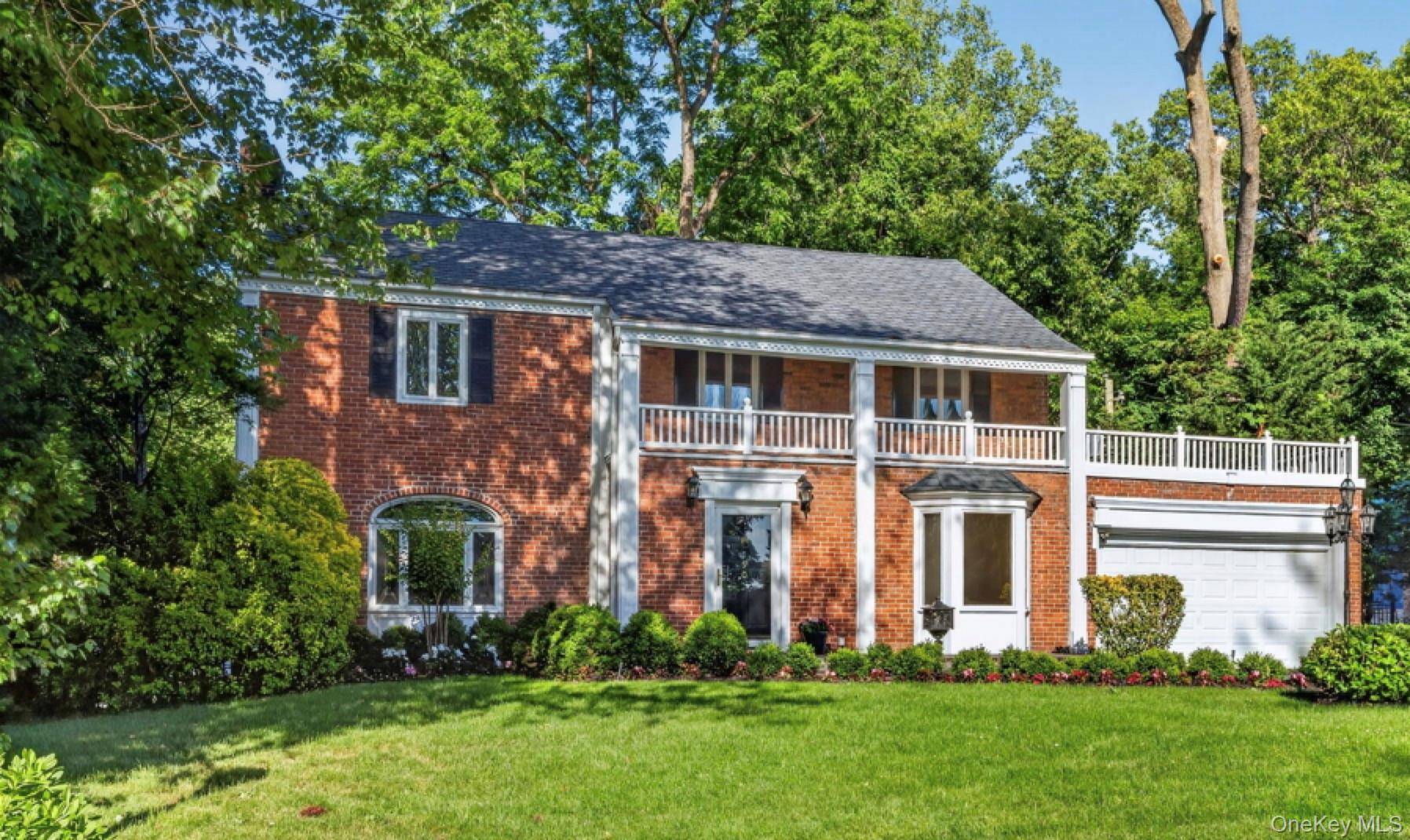 190 Sussex DR, Manhasset, NY 11030