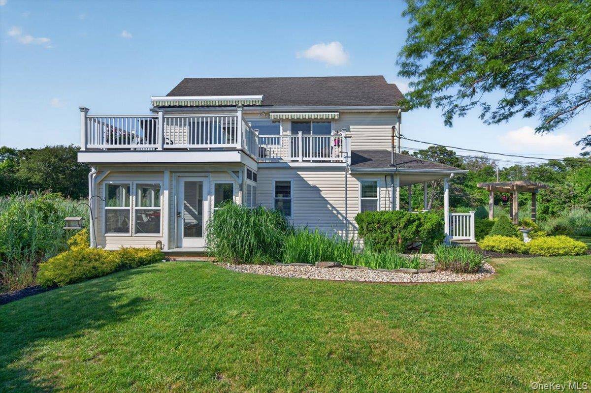 266 Clinton AVE, East Patchogue, NY 11772