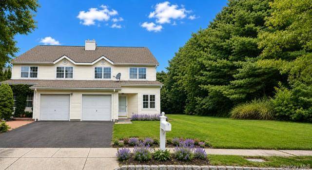 2 Herrels CIR, Melville, NY 11747
