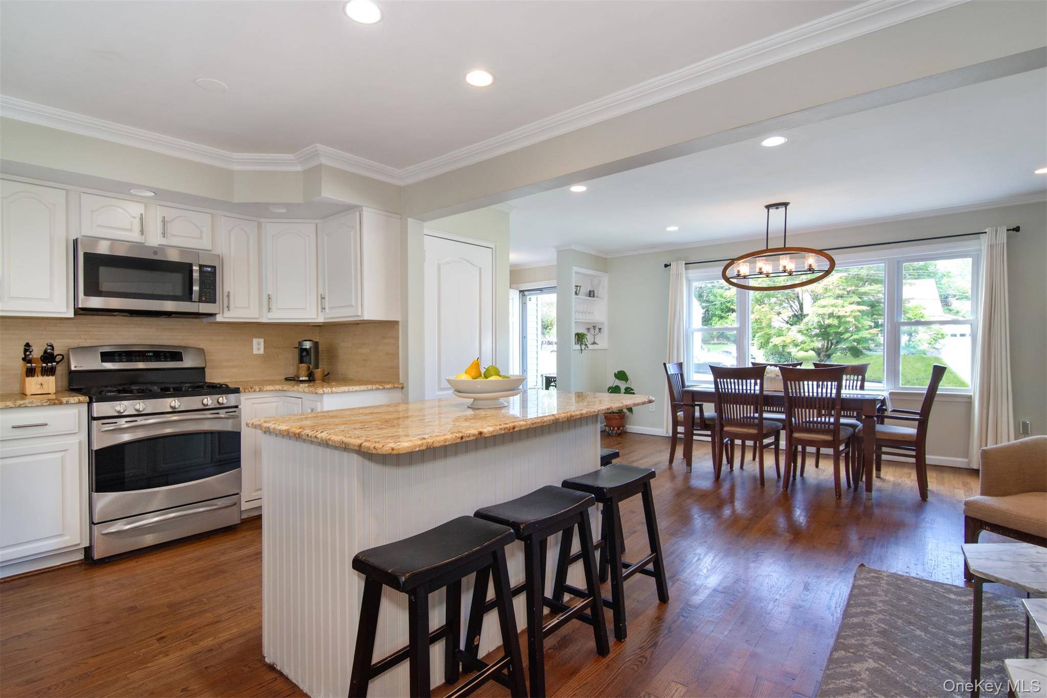 21 Eunice CT, Tarrytown, NY 10591