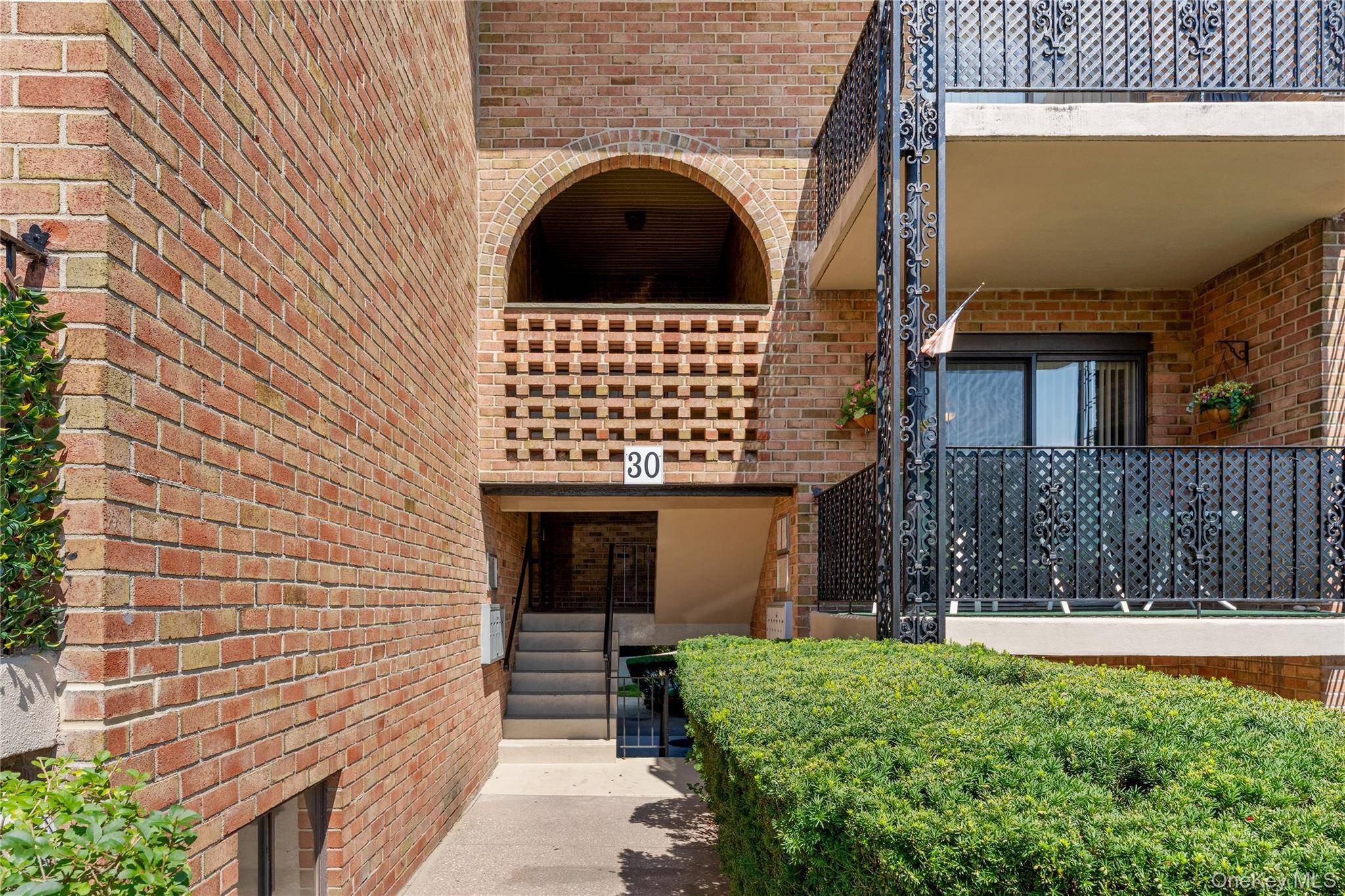 30 Gateway RD #102N, Yonkers, NY 10701