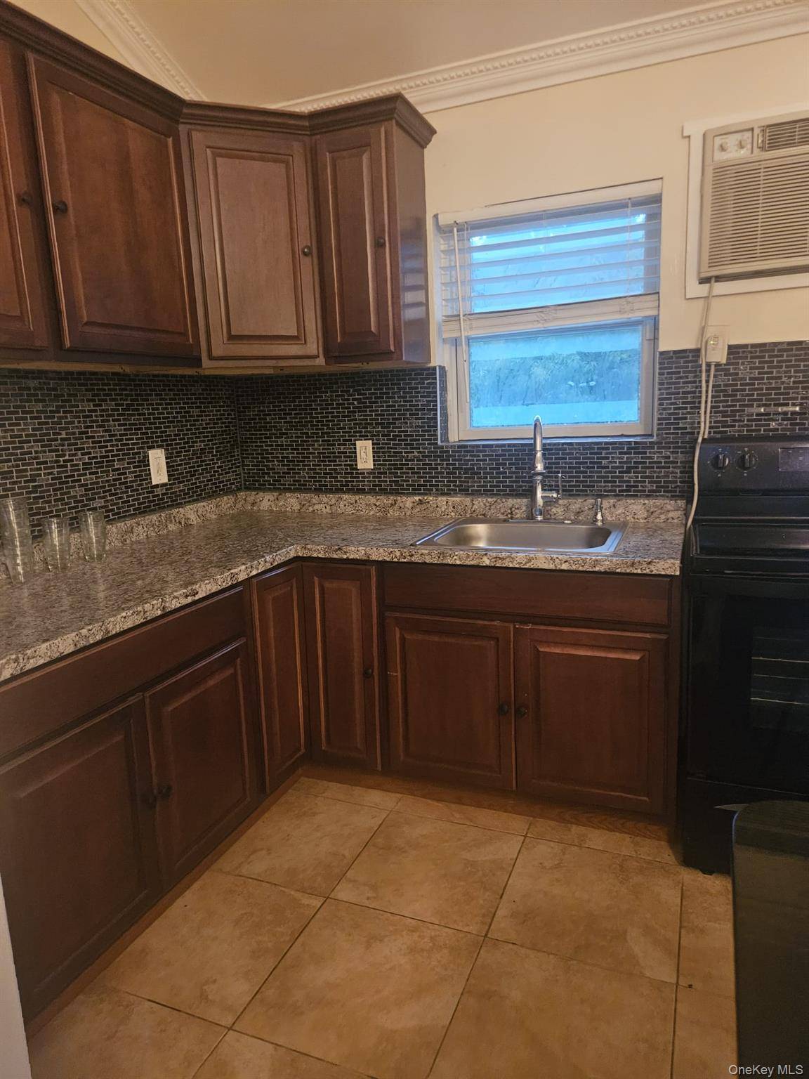 47 W Lakeland ST #2, Babylon, NY 11706