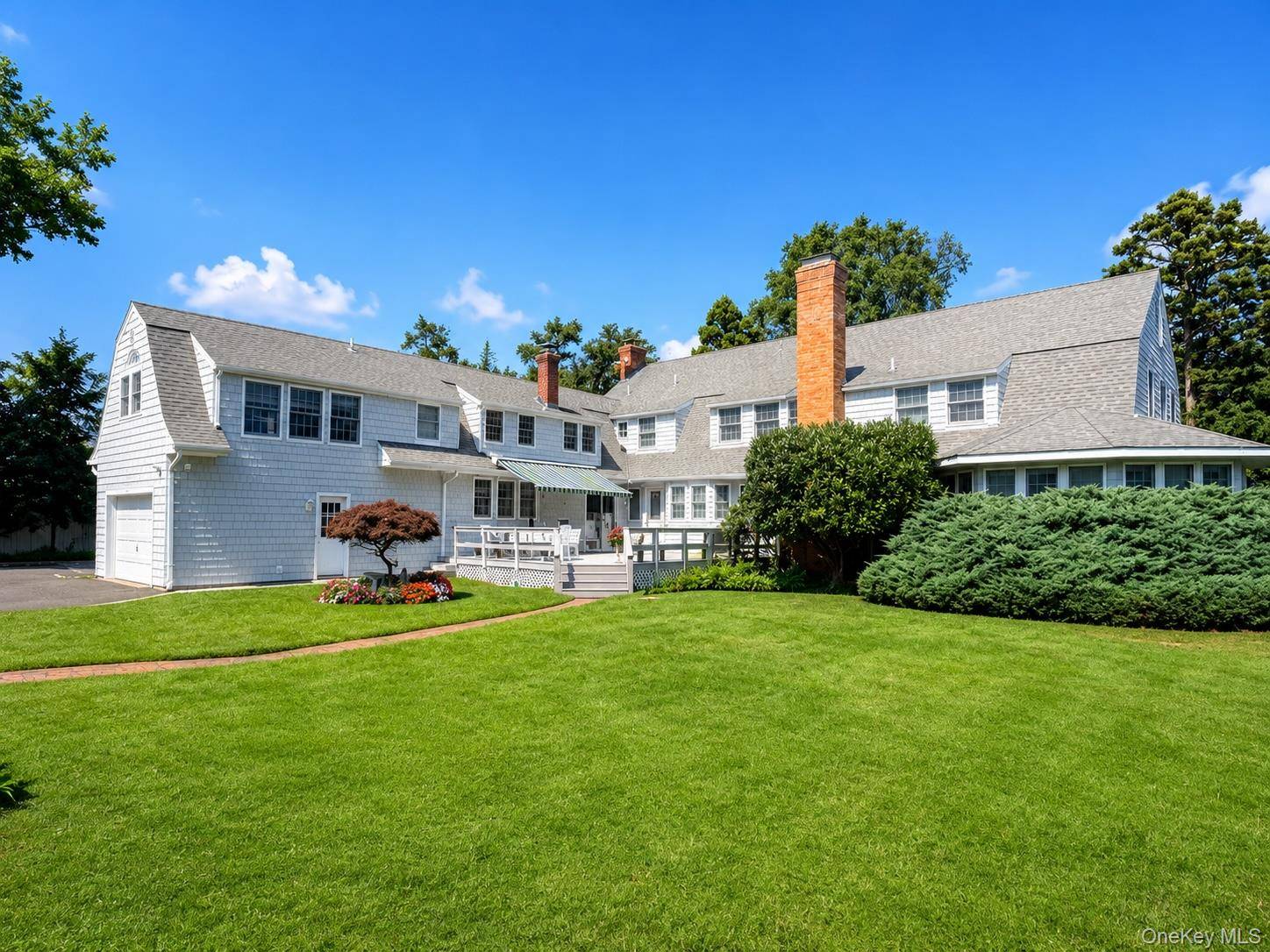 21 Seafield LN, Westhampton Beach, NY 11978