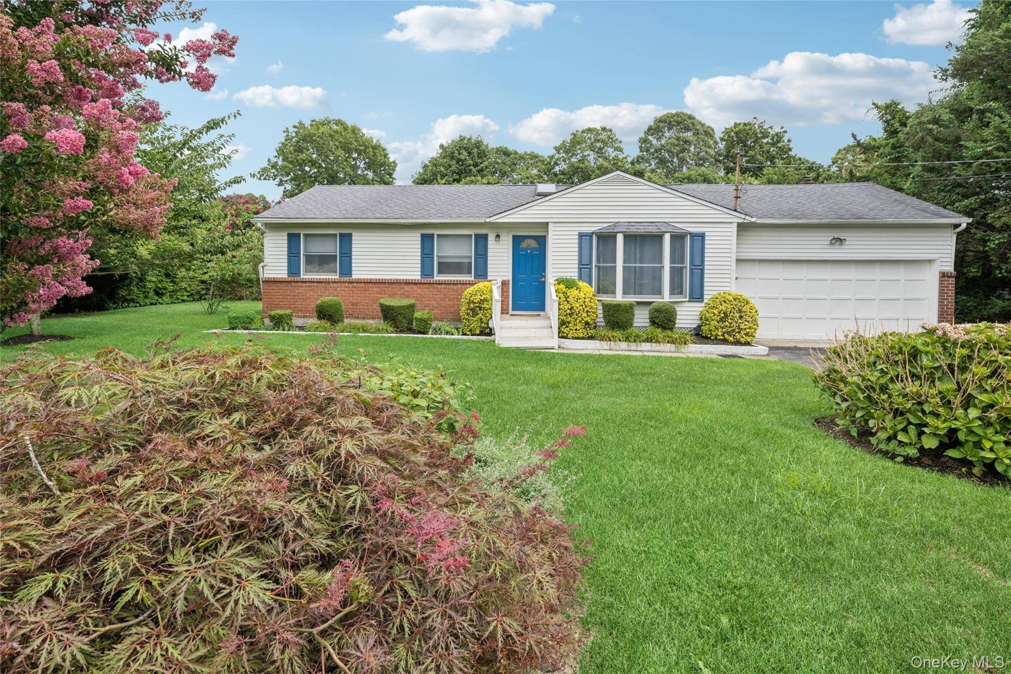 59 Homewood DR, Hampton Bays, NY 11946