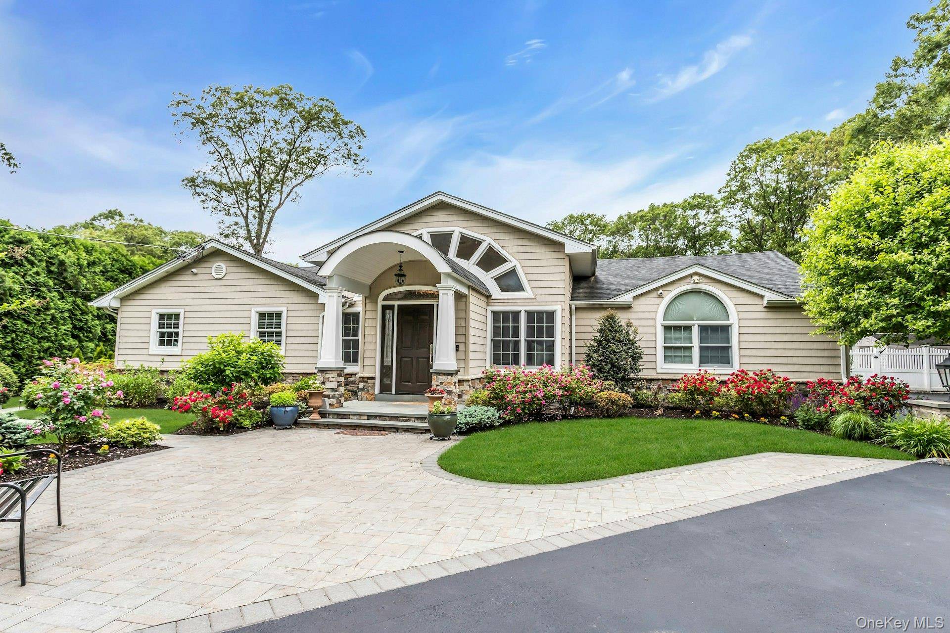 21 Buttonwood DR, Dix Hills, NY 11746