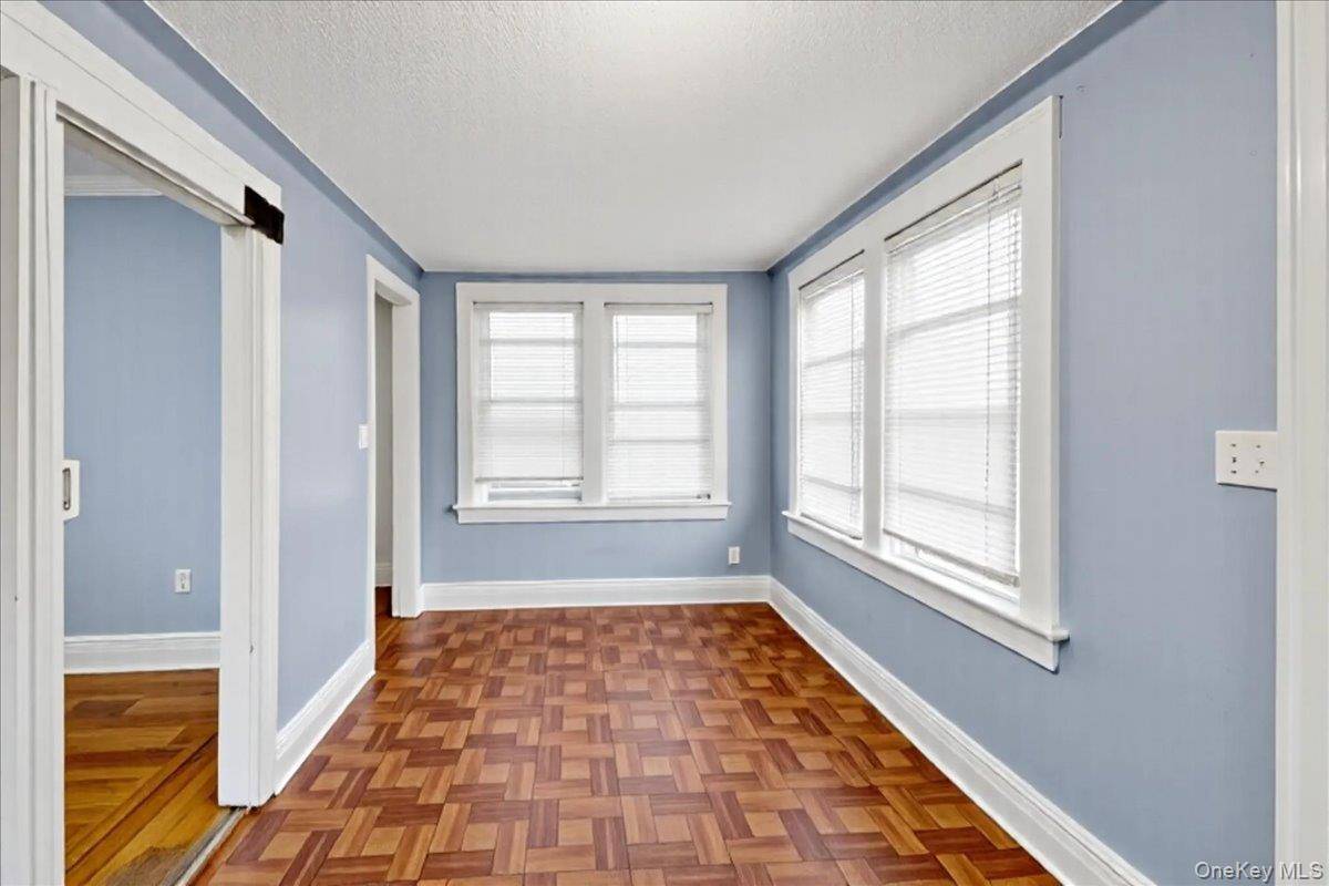 2849 E 195th ST, Bronx, NY 10461