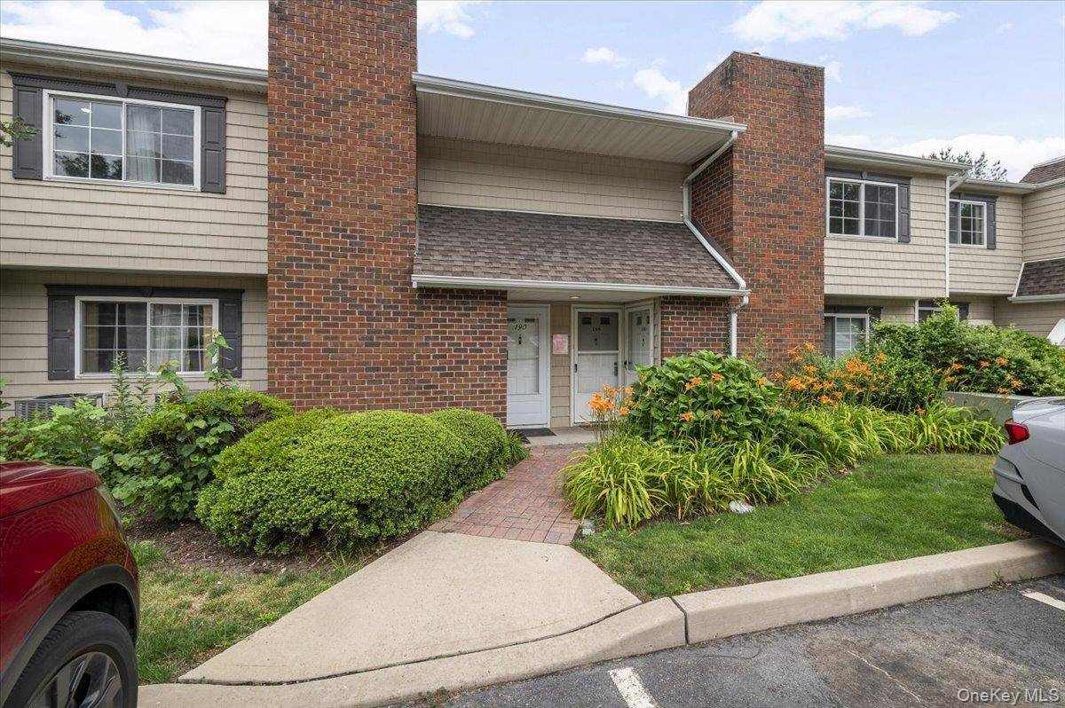 190 Lake Pointe CIR #190, Middle Island, NY 11953