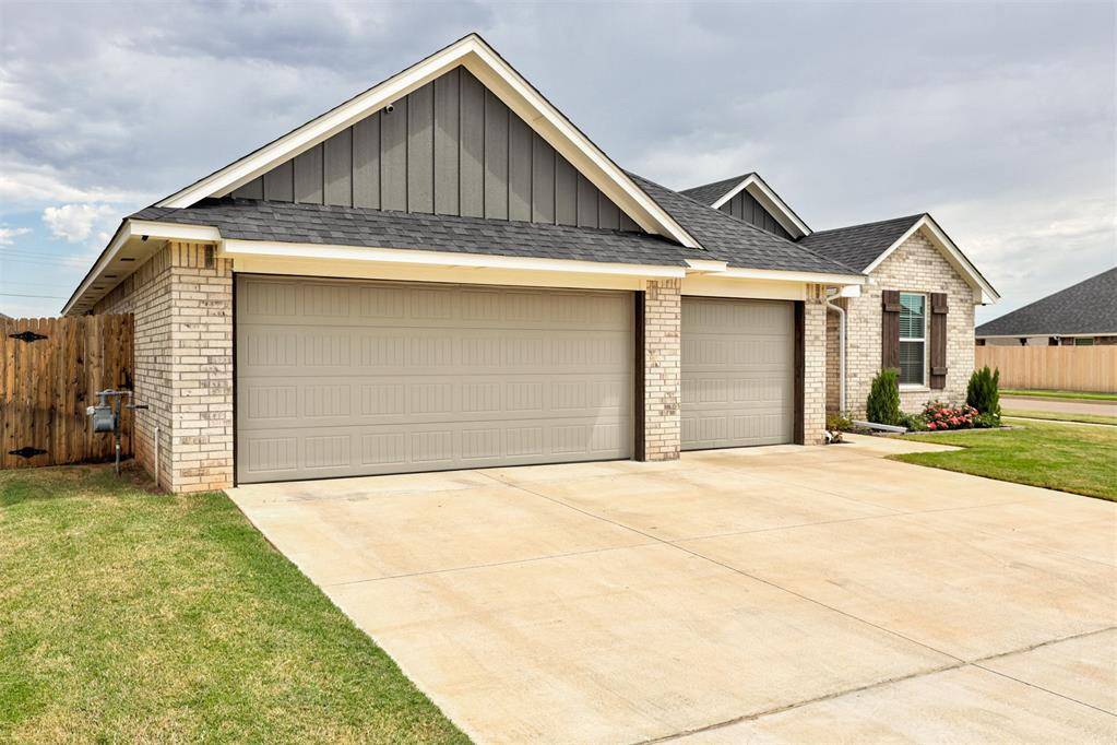 7316 Elaine ST, Yukon, OK 73099