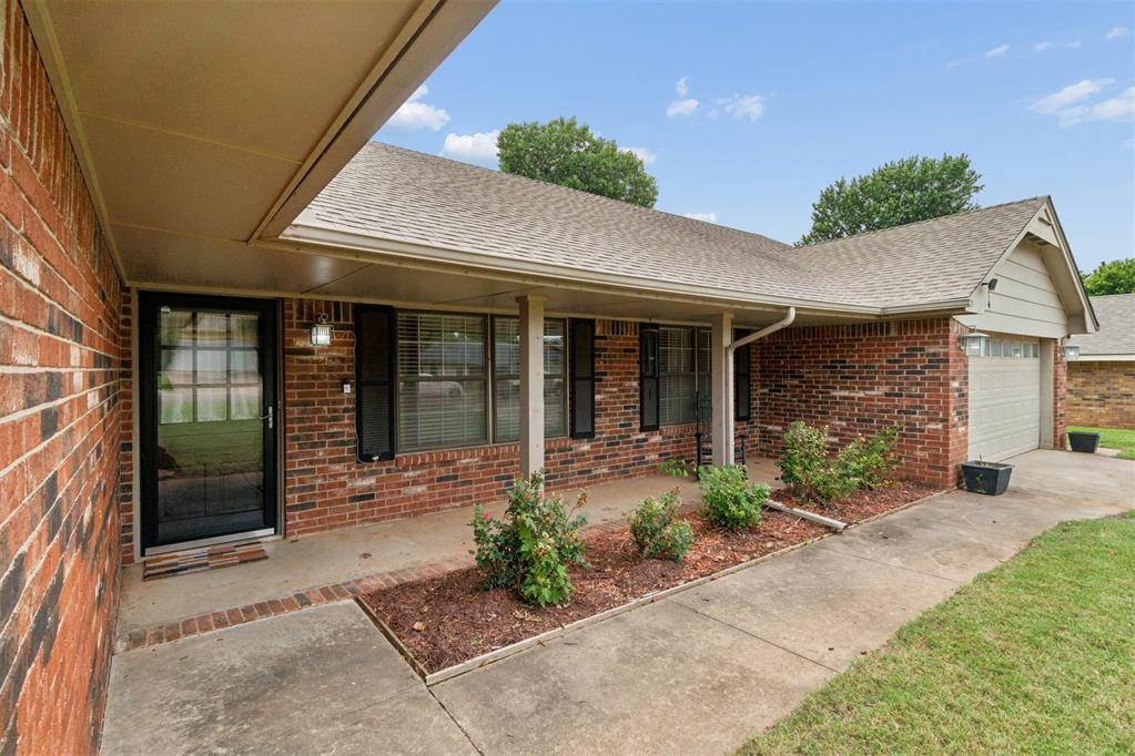 2013 Bella Vista DR, Edmond, OK 73013