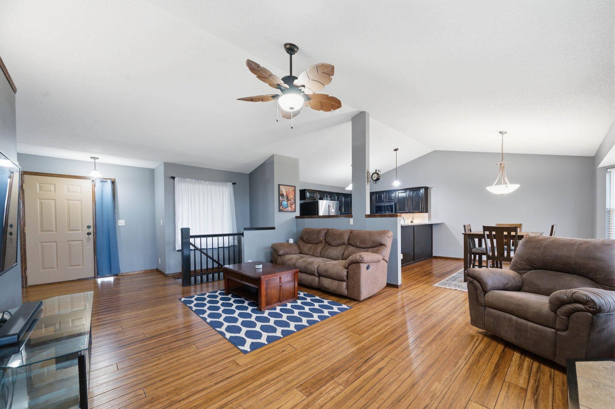 715 E Rolling View Dr, Park City, KS 67147