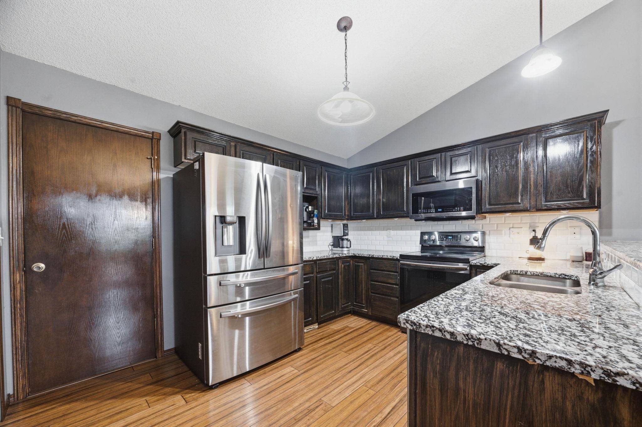 715 E Rolling View Dr, Park City, KS 67147