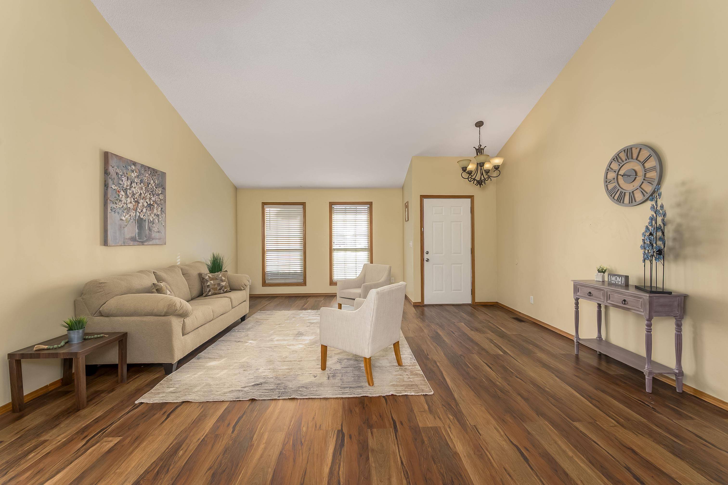 2438 S Cypress St, Wichita, KS 67210-2450