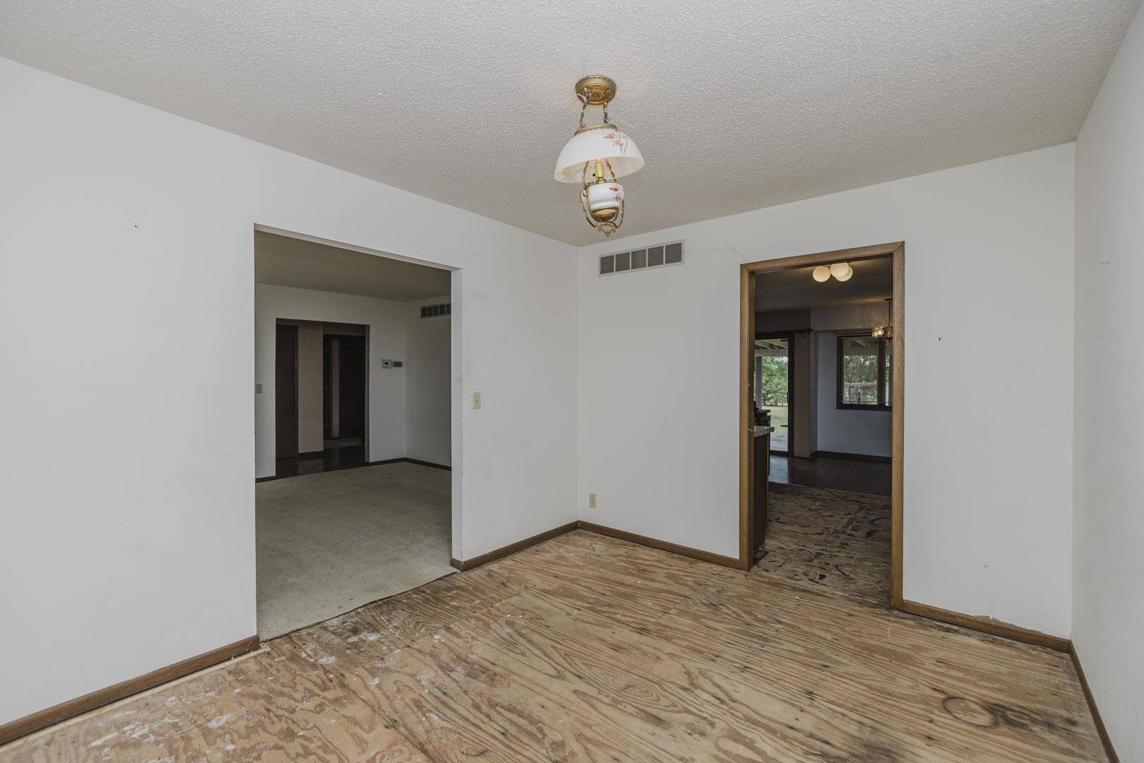 2929 S Greenwich, Wichita, KS 67210