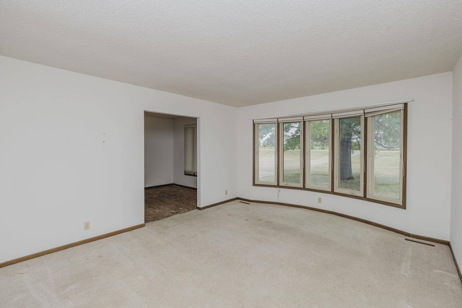 2929 S Greenwich, Wichita, KS 67210