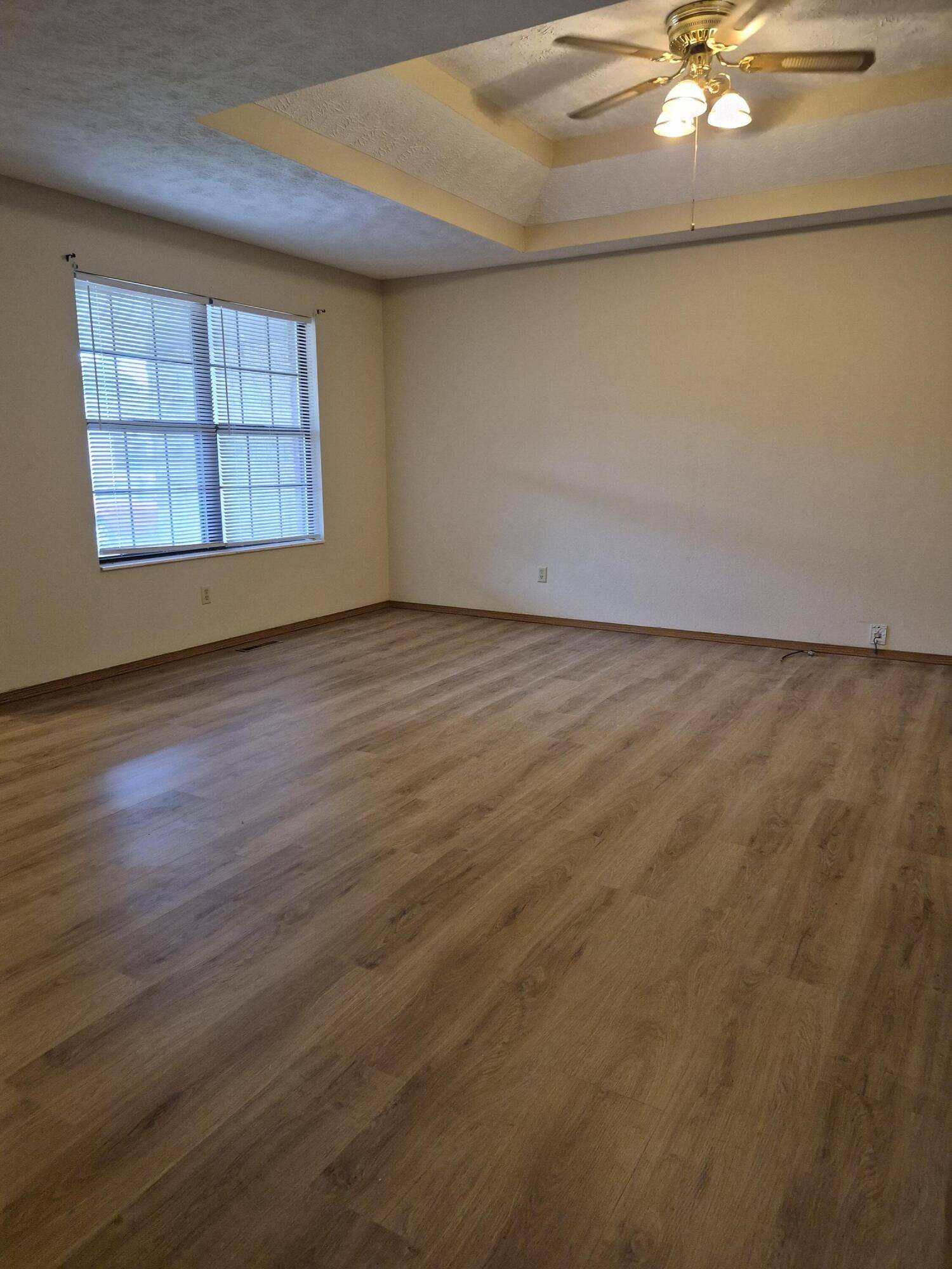 3467 S Doris AVE, Springfield, MO 65807
