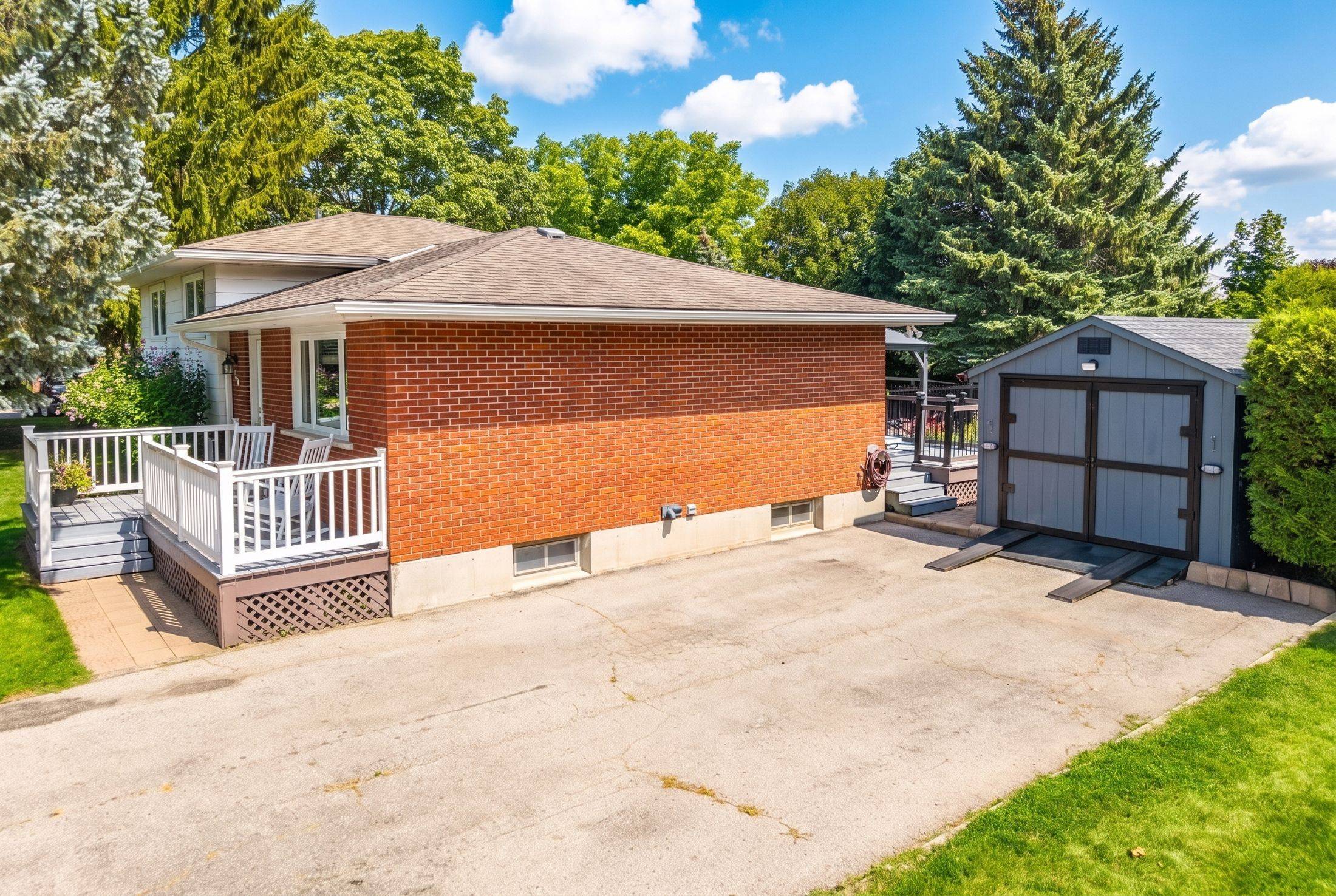 198 Main ST N, Huron East, ON N0K 1W0