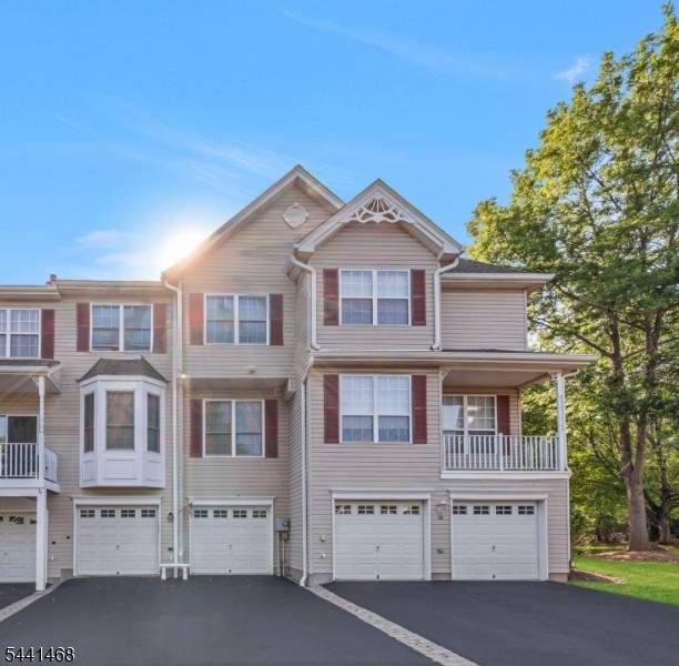 20 Windham Ct, Raritan Twp., NJ 08822
