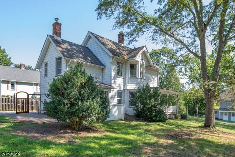 6 Bodine Ave, Peapack Gladstone Boro, NJ 07934