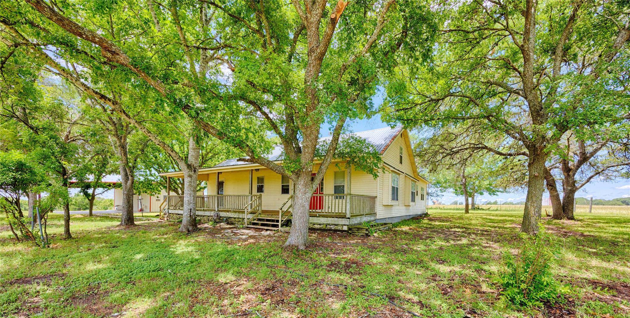 3814 Maeker RD, Flatonia, TX 78941