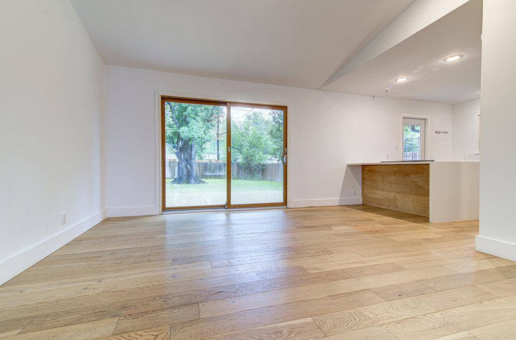 2704 Nottingham LN, Austin, TX 78704