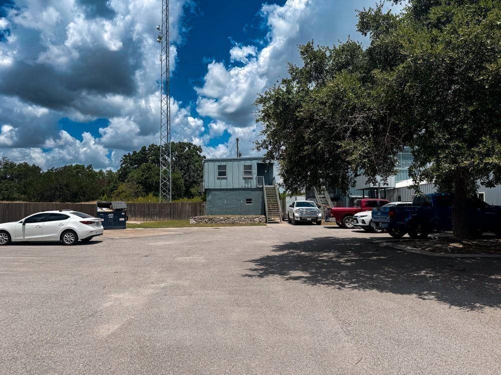 1050 1050 FM 970 #102, Florence, TX 76527
