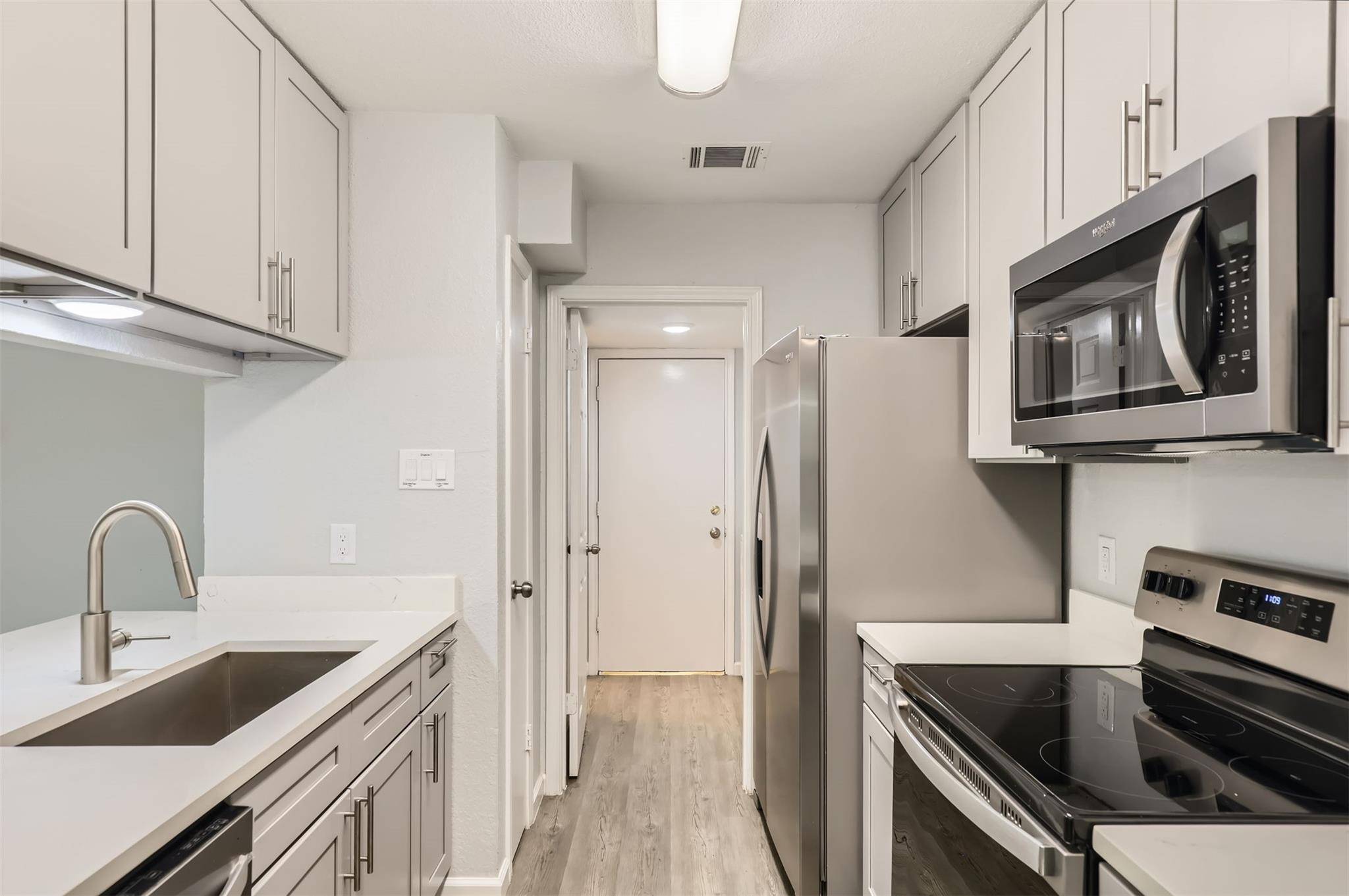9201 Sedgemoor TRL #B, Austin, TX 78748