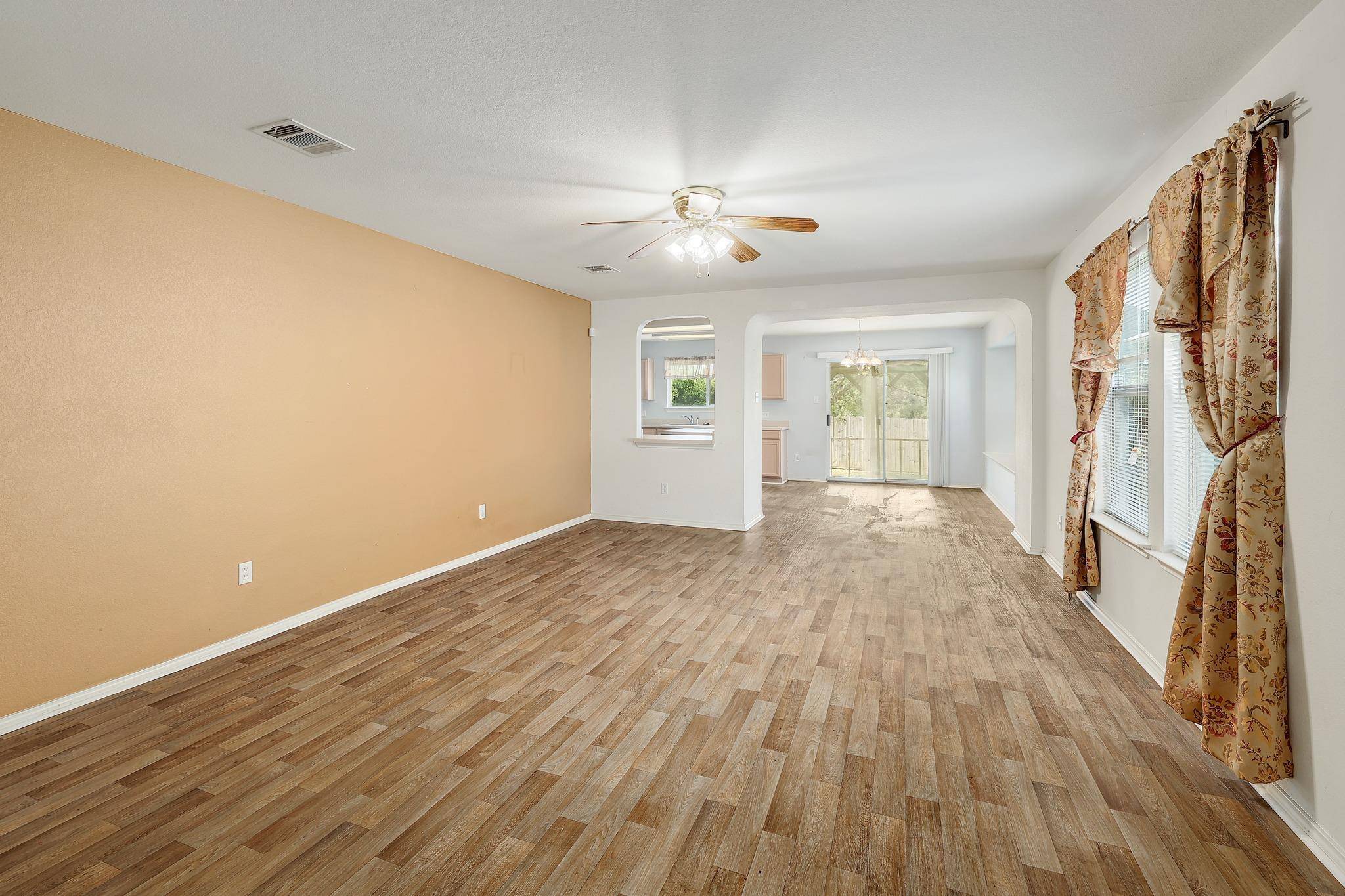 1621 Apollo CIR, Round Rock, TX 78664