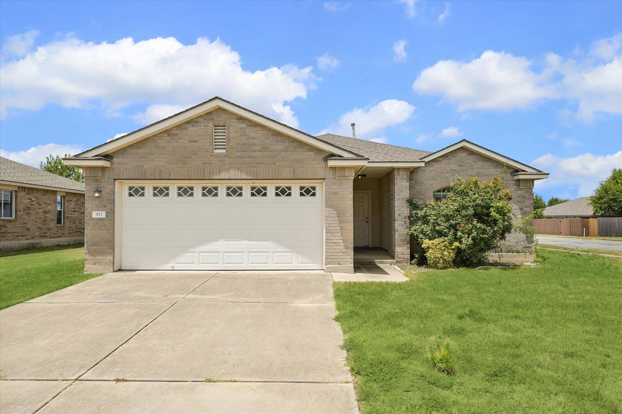913 Remington DR, Leander, TX 78641