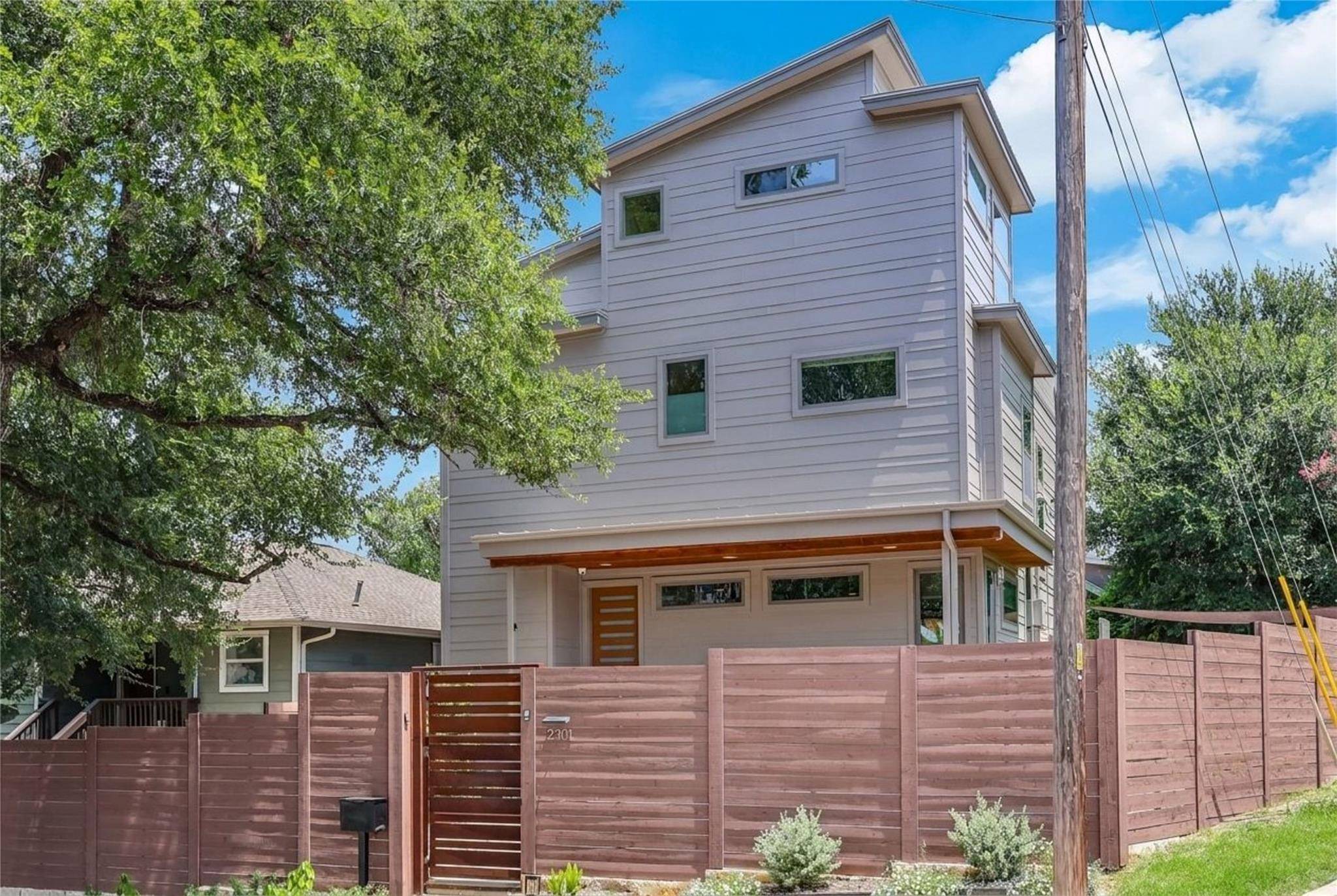 2201 E 9th ST, Austin, TX 78702