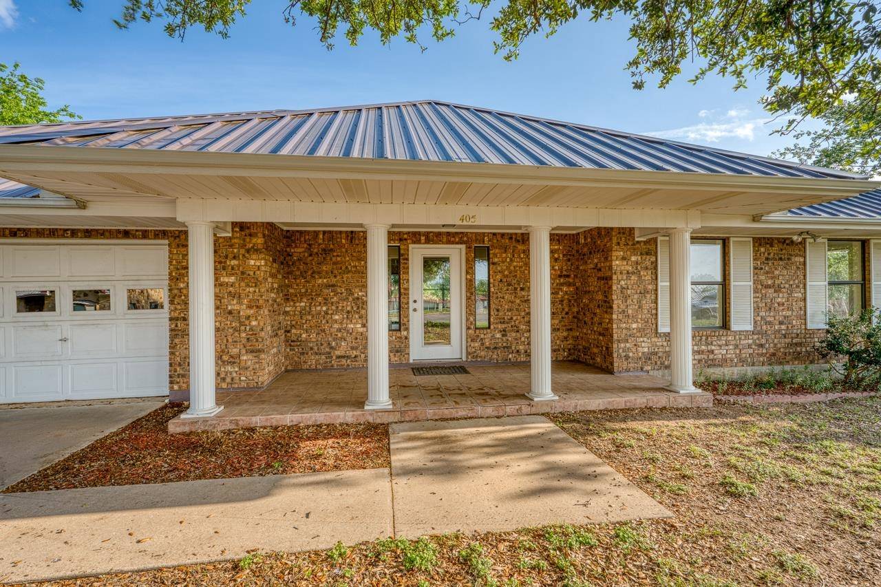 405 E Granite ST, Llano, TX 78643-0000