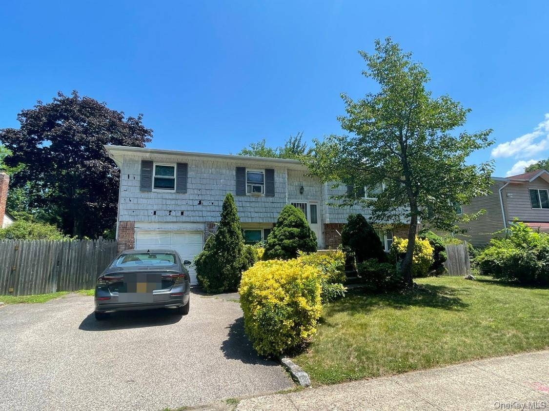 110 Greenway DR, Syosset, NY 11791