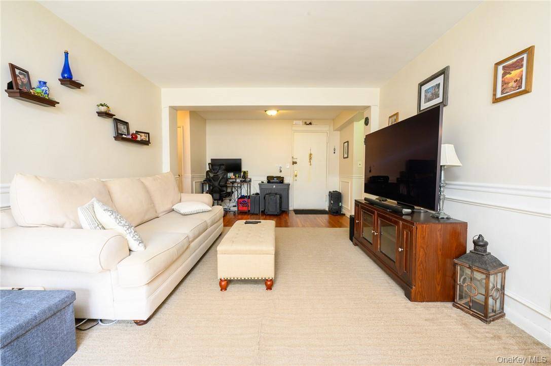 4 Sadore LN #3J, Yonkers, NY 10710