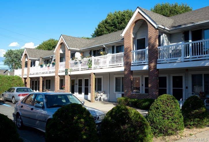 870 Little East Neck RD #D03, West Babylon, NY 11704